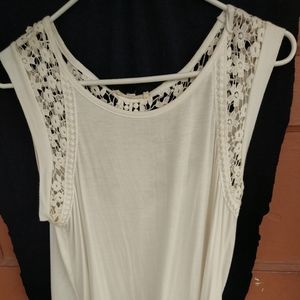 New floral embroidered sleeveless top/ Pink Rose brand/ size Large